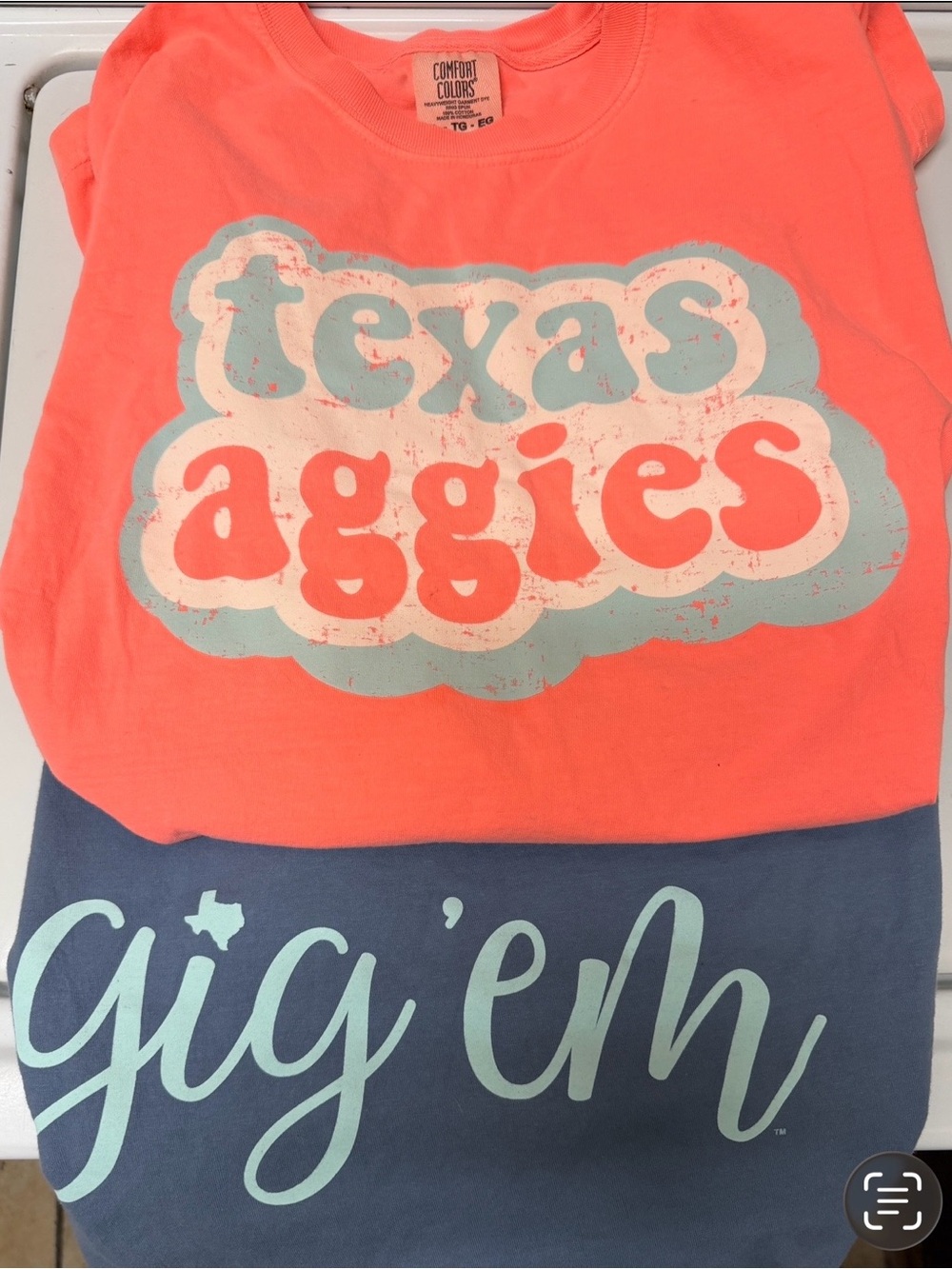 Comfort Colors women’s Texas Aggies" Coral Graphic Tee & Gig ‘em T shirts, XL